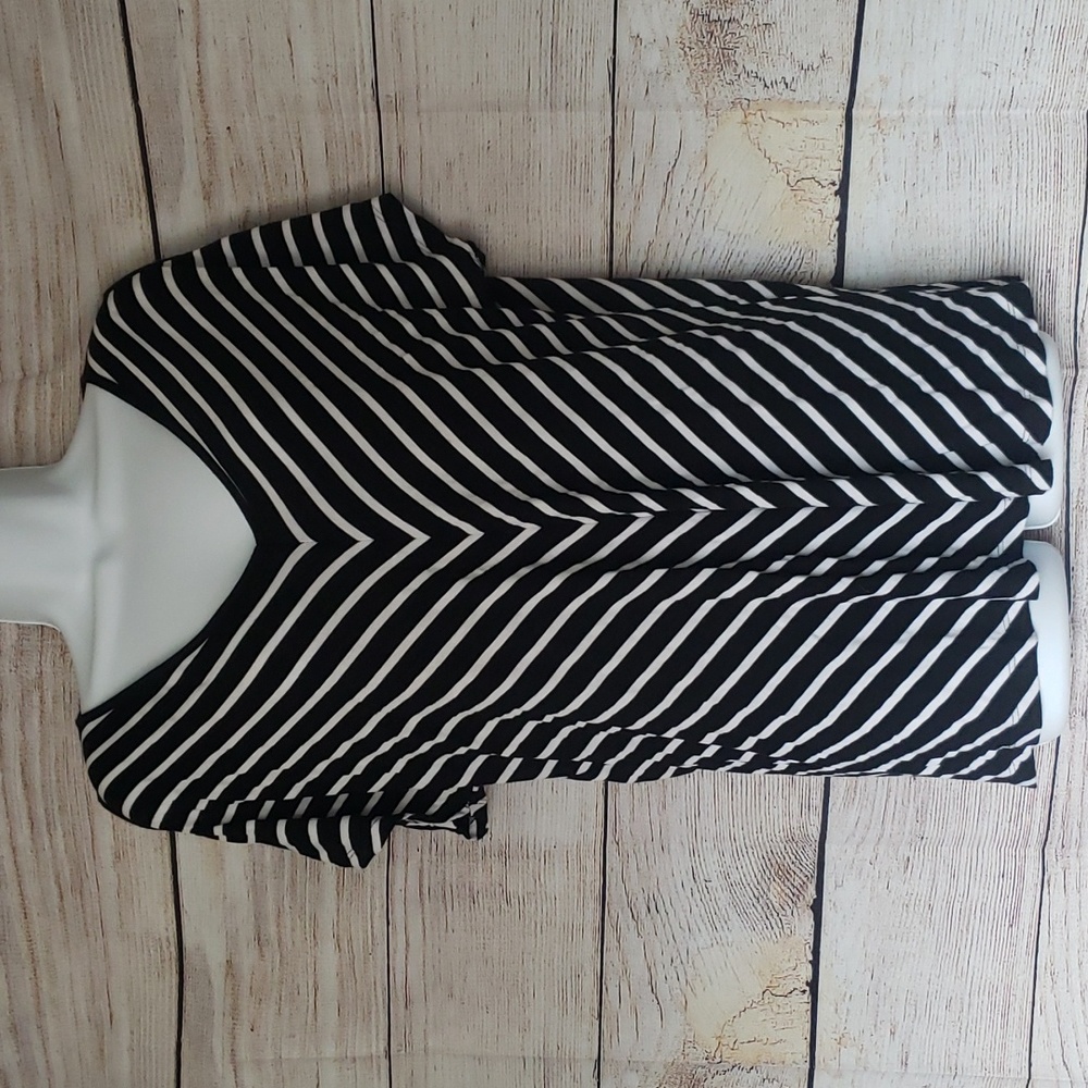 Cable&Gauge Cold Shoulder Chevron Tee